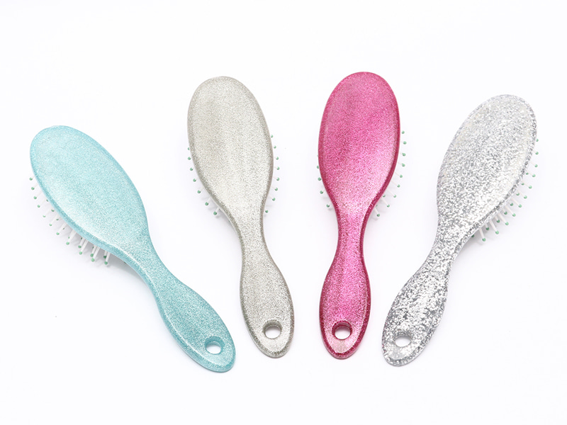 2022 Petite brosse de massage en plastique pour bébé