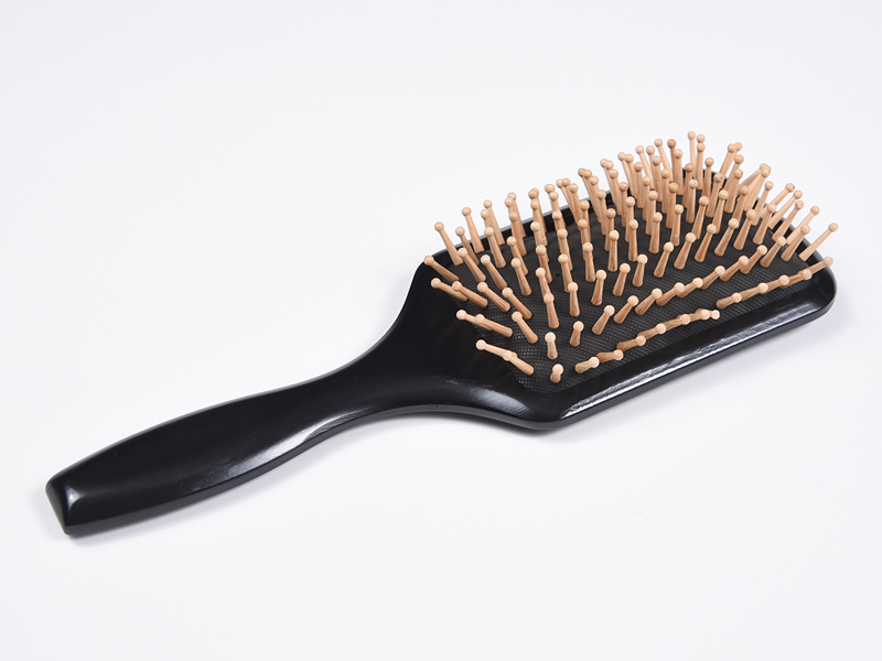 Brosse à lisser les cheveux avec manche en bois