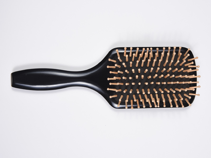 Brosse à lisser les cheveux avec manche en bois