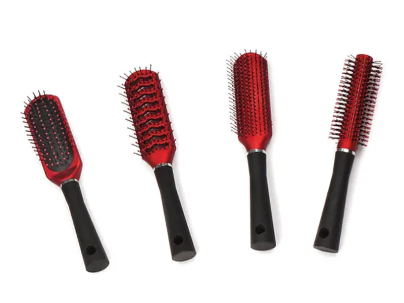 Brosse à cheveux en plastique avec revêtement en caoutchouc
