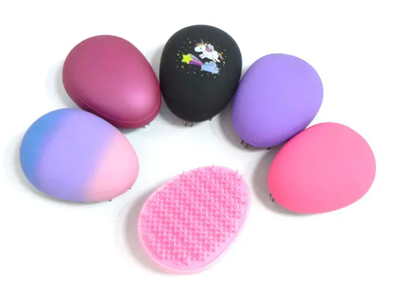Petite brosse démêlante sèche