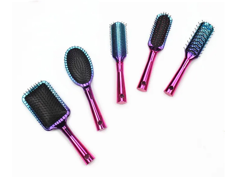 Divers ensemble de brosses à cheveux en plastique fantaisie
