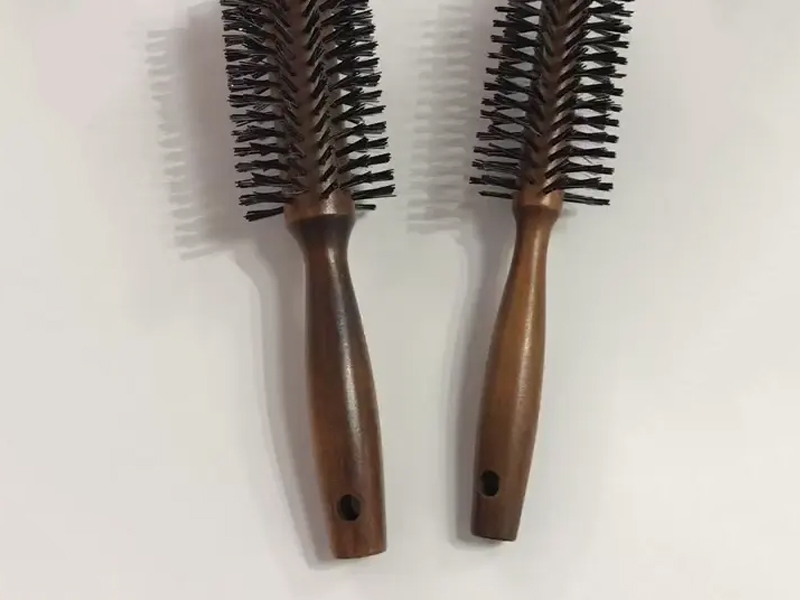 Brosse à cheveux ronde en bois