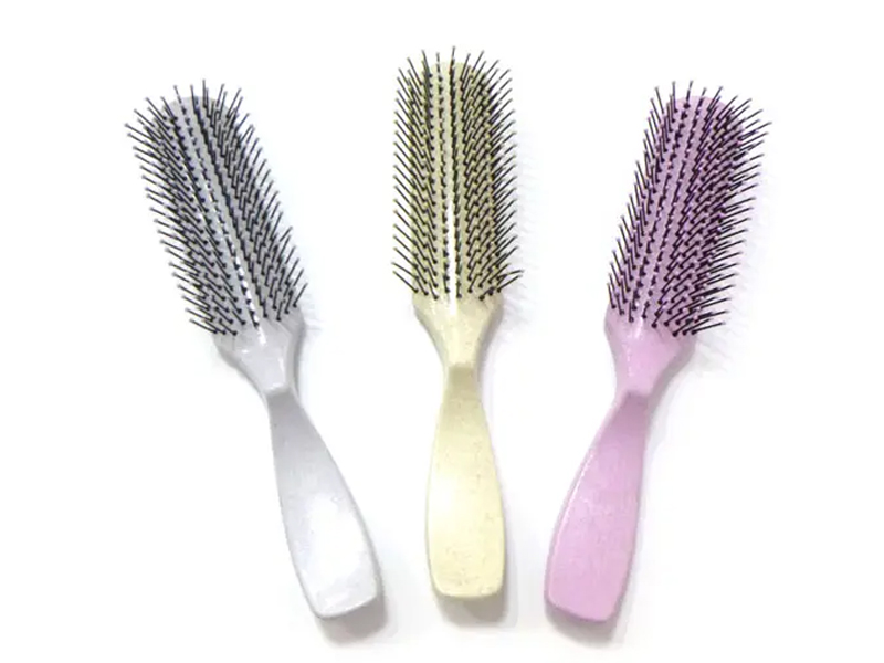 Brosse à cheveux démêlante colorée en plastique
