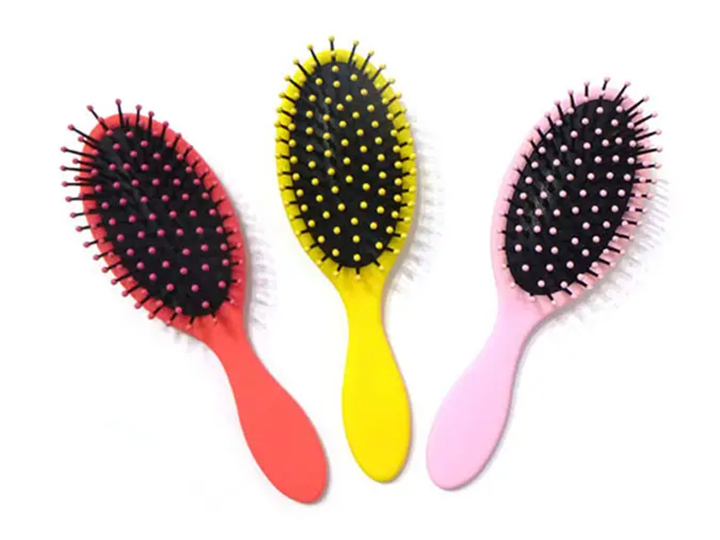 Brosse à cheveux démêlante humide