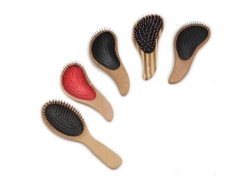 Brosse à cheveux avec épingles à coussin en bois