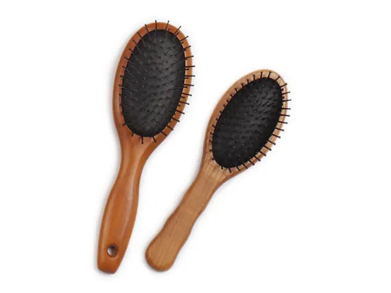 Brosse à cheveux avec épingles à coussin en bois