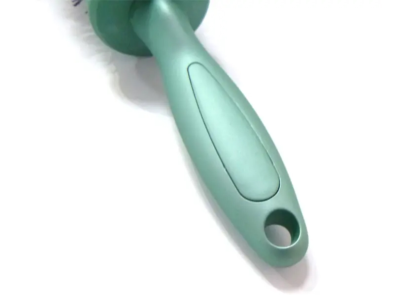 Brosse à cheveux ronde avec revêtement en caoutchouc doux au toucher