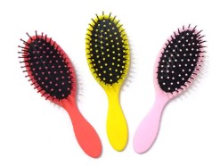 Les peignes à cheveux en plastique provoqueront-ils des cassures de cheveux ?