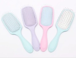 La brosse à cheveux démêlante générera-t-elle de l'électricité statique pendant son utilisation ?