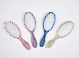 Quelles précautions de sécurité doivent être prises lors de l’utilisation d’une brosse à cheveux de massage ?