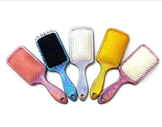 Pourquoi la brosse à cheveux en plastique avec poignée domine ?